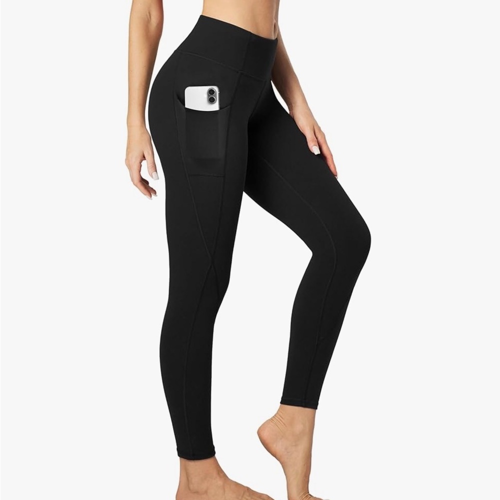 High-Waisted Black Leggings with Pocket